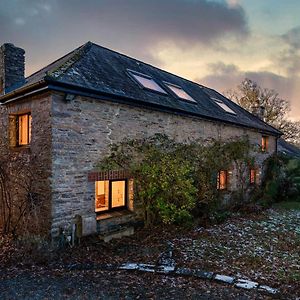 The Old Coach House - Converted Barn With Private Garden Parking And Fireplace Totnes Exterior photo