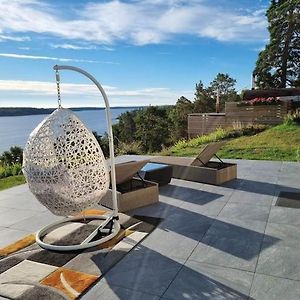 Archipelago Villa, Cabin & Sauna Jacuzzi With Sea View, 30 Minutes From Stockholm Tyreso Exterior photo