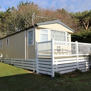 56 Seabreeze Hotel Milford on Sea Exterior photo