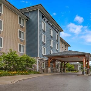 Days Inn & Suites By Wyndham Lindsay Exterior photo