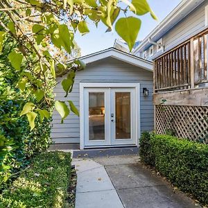 Studio With King-Size Bed Apartment Ashland Exterior photo