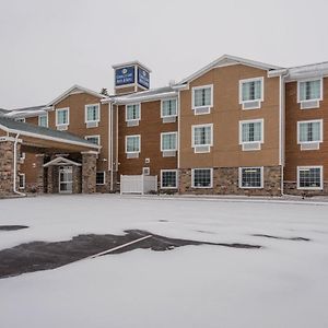 Cobblestone Hotel & Suites - Hutchinson Exterior photo