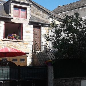 Petit Gite Calme Et Ensoleille. Aumont-Aubrac Exterior photo