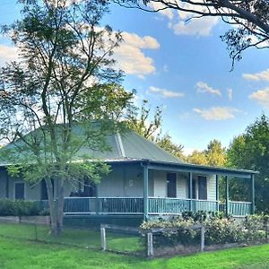 Old Schoolmaster'S Cottage On The Barrington River Exterior photo