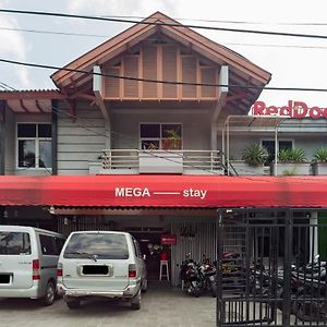 Reddoorz Plus Near Mall Kelapa Gading Jakarta Exterior photo