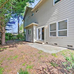 Welcoming Edmonds Vacation Rental With Fireplace! Exterior photo