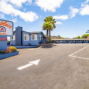 The Monterey Fireplace Inn Exterior photo