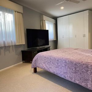 Guest Ensuite 7 Minutes From Airport Melbourne Exterior photo