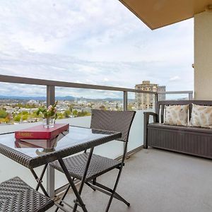 Ocean Views Wrapped Around Balconies In Downtown Victoria Apartment Exterior photo