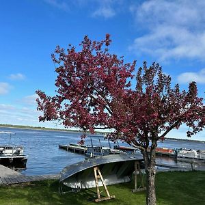 Snug Harbour Cottage And Marina Kawartha Lakes Exterior photo