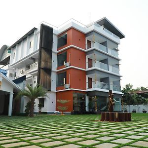 Achoos Residency Hotel Tiruvalla Exterior photo