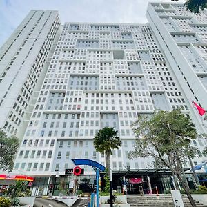 Redliving Apartemen Patra Land Urbano - Happy Rooms Tower Mid-West With Netflix Bekasi Exterior photo