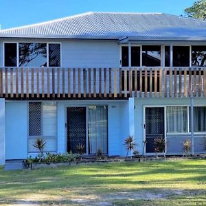 Top Level Unit With Gorgeous Waterviews Burrum Heads Exterior photo