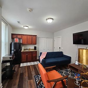 Luxurious 1 Bed 1 Bath Stay At The Historic Inman Champaign Exterior photo