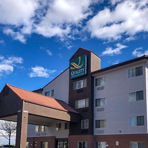 Quality Inn & Suites Denver International Airport Exterior photo