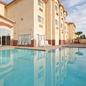 Holiday Inn Express Madera, An Ihg Hotel Exterior photo