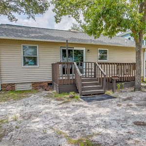 Dog-Friendly Oak Island Rental - 1 Mi To Beach! Exterior photo