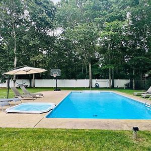 Hampton'S Getaway W/ Pool Apartment East Hampton Exterior photo