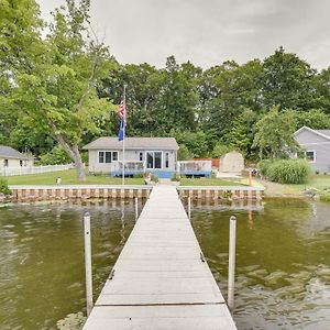 Charming Battle Creek Cottage With Dock! Exterior photo
