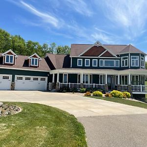 Luxurious Country Retreat Villa Mount Horeb Exterior photo