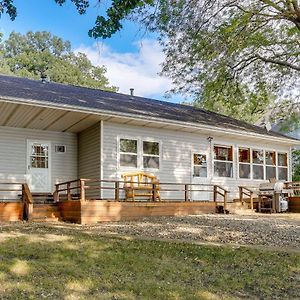 Waterfront Spirit Lake Vacation Rental With Dock! Exterior photo