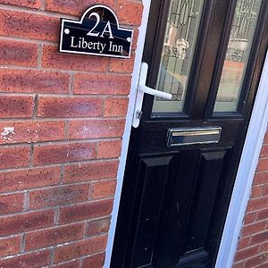 Liberty Inn 4 Bed 2 Bathroom Sharing House For 12 People Liverpool Exterior photo
