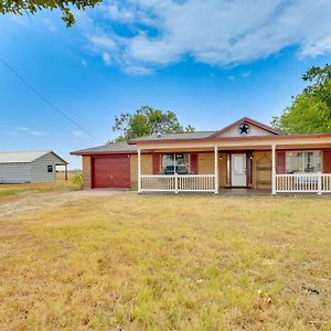 Quaint Manor Retreat On 10 Acres Near Austin! Villa Exterior photo