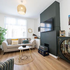 Air Host And Stay - Earp House 3 Bedroom, Sleeps 7, Mins From Train Liverpool Exterior photo