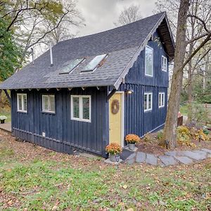 Cozy Green Mountain Chalet In Putney Town Exterior photo