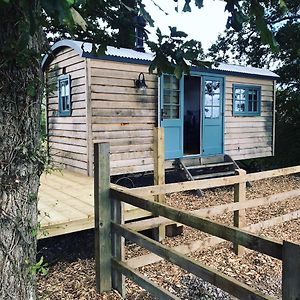 Skylark Shepherds Hut Bath Exterior photo