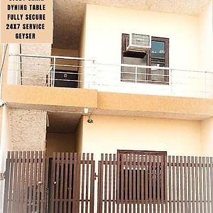 Sunny Homestay & Guest House -- Green Velly Lpu -- For Families & Couples Phagwara Exterior photo