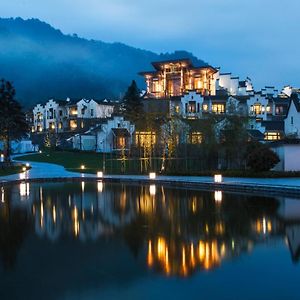 Banyan Tree Hotel Huangshan-The Ancient Charm Of Huizhou, A Paradise Exterior photo