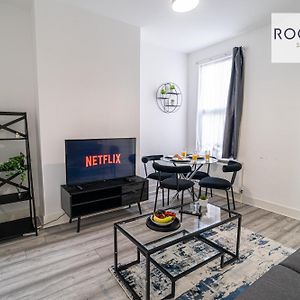 Spacious 7 Bed House With Garden By Rockman Stays Southend-on-Sea Exterior photo