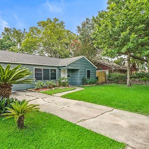 3 Bedroom Home The Neighborhood Spot Desks In 2 Rooms High Speed Internet Wifi Kick Back & Relax Close To Houston Hobby Airport 5 Star Superhost Pasadena Exterior photo