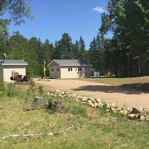 Four Seasons Algonquin Cabins Hotel Madawaska Exterior photo