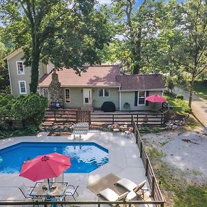 Deck & Modern Amenities! Hollyhock Hideaway Villa South Bend Exterior photo