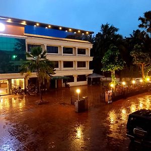 Liwa Tower Hotel & Business Center Kunnamkulam Exterior photo