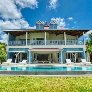 Eden Island Sea Front Villa With Pool Exterior photo