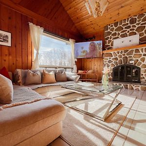 Luxury St-Sauveur Chalet With Swim Spa Close To Ski Sainte-Adele Exterior photo