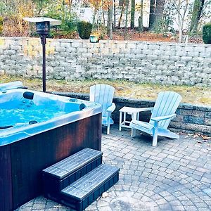 Hot Tub-King Suite-Pet Friendly-Fenced Yard-Fire Pit-500Mbps-Fireplace East Stroudsburg Exterior photo