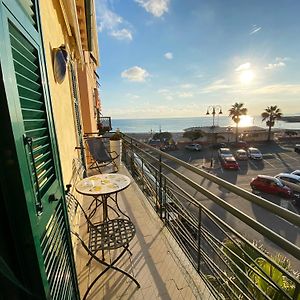 L'Eternita' E' Il Mare Mischiato Col Sole Rimbaud Apartment Ventimiglia Exterior photo