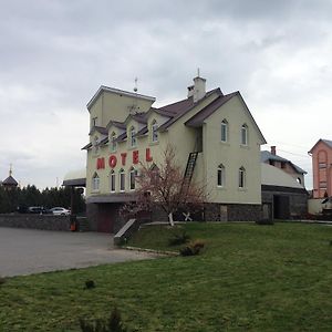 Formula Plus Motel Lutsk Exterior photo