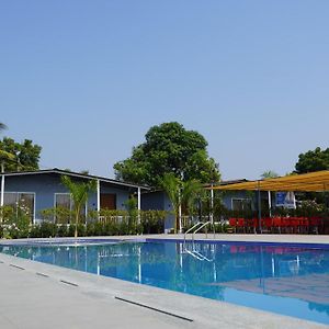 Omkara Resort Rajpipla Exterior photo