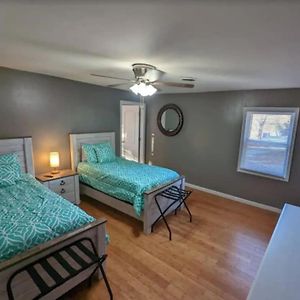 Sleeps 7 Value Packed 2 Baths Comfy Apartment Knoxville Exterior photo