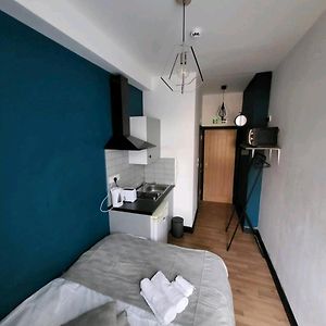 Double Room With Bathroom And Kitchenette Manchester Exterior photo