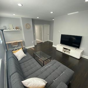 Luxury 3 Bdr Apt With Backyard And Off-Street Parking Apartment Watertown Exterior photo