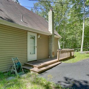 Bushkill Mountain Getaway With Community Amenities Villa Sandyville Exterior photo