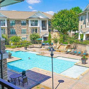 Luxury By The Pool Apartment Lawrenceville Exterior photo