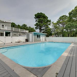Cape Cod Home With Roof Top Deck, Pool And Hot Tub! Wellfleet Exterior photo