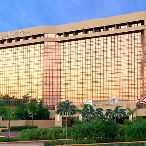 Doubletree By Hilton Hotel Miami Airport & Convention Center Exterior photo